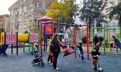 Efeler’de parklar canlandı