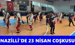 Nazilli'de 23 Nisan coşkusu: Çelenk töreni yağmur altında yapıldı