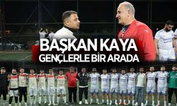 Başkan Kaya, gençlerle halı saha turnuvasında buluştu