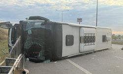 Otoyolda can pazarı: Devrilen otobüste 25 kişi yaralandı