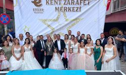 Efeler’den defileli açılış! Evlenecek çiftlere ücretsiz gelinlik ve damatlık desteği