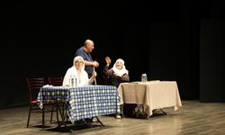 “Lokanta” oyunu Aydınlılardan tam not aldı