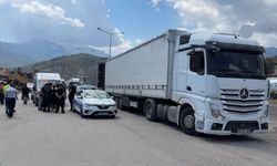 Aracının arızasını bekliyordu! Geri manevra yapan tırın altında can verdi