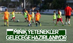 Efeler'de minik yetenekler geleceğe hazırlanıyor