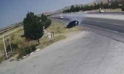 Önündeki kazadan kaçarken canından oldu