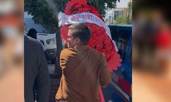 Aydın’da 30 Ağustos töreninde dikkat çeken görüntü! Yeni Parti çelengini geri götürdü