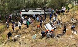 Yolcu minibüsü şarampole yuvarlandı: 4 ölü, 10 yaralı
