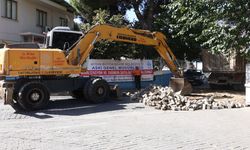 Aytekin Kaya’dan İstiklal Mahallesi’ne yol hamlesi