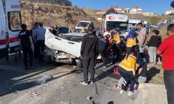 İki araç birbirine girdi: 6 kişi yaralandı