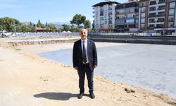 İncirliova'da Cumhuriyet Meydanı ve Yeraltı Otoparkı Projesi'nde zemin betonu serilmeye başlandı