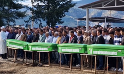 Aynı aileden 7 kişinin cenazesi defnedildi