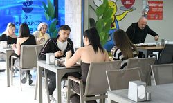 Kuşadası’nda 4 çeşit yemek 140 TL! Kent Lokantası’na yoğun ilgi