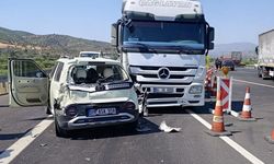 Kuyucak’ta feci kaza! Tır otomobile çarptı: 3 yaralı