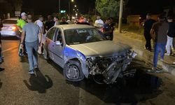 Nazilli’de otomobil refüje çarptı: 2 yaralı