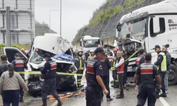 Yolcu minibüsü tırla çarpıştı: 1 ölü, 11 yaralı
