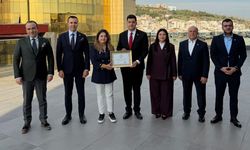 AYSO Başkanı Gökhan Maraş mazbatasını aldı