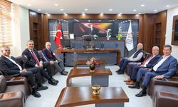Başkan Akgün'e seleflerinden destek