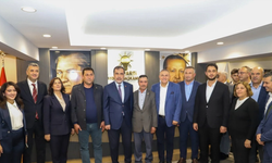 Aydın'da belediye meclis üyeleri AK Parti'ye katıldı