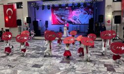 Efeler’de Cumhuriyet coşkusu! Miniklerden renkli gösteri