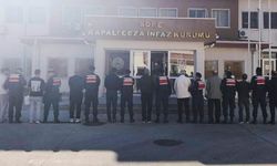 Kuşadası’nda jandarmadan operasyon! 11 hükümlü yakalandı