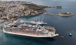 Kuşadası’na turist akını! 4 gemiyle 6 bin kişi geldi