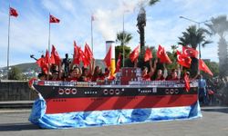 Kuşadası’nda 29 Ekim’e damga vuran gösteri