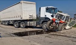 Tır ile traktör çarpıştı: 2 kişi öldü
