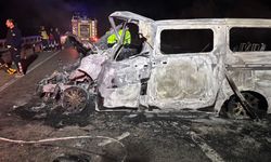 Tıra arkadan çarpan otomobil alev aldı: Sürücü öldü