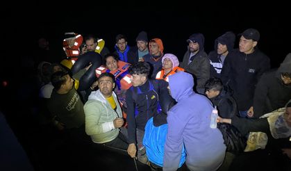 İzmir'de Yunanistan unsurlarınca geri itilen 90 düzensiz göçmen kurtarıldı