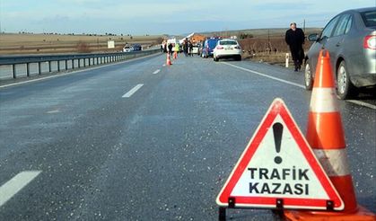 Yolun karşısına geçerken canından oldu