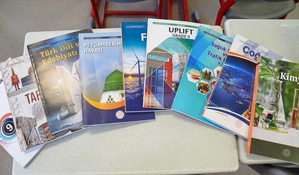 Ücretsiz dağıtılacak ders kitapları okul sıralarındaki yerini aldı