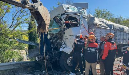 2 tır ve otomobil çarpıştı, 1 kişi yaralandı