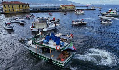 İzmir'de Filistin ile Küresel Sumud Filosu'na denizden destek