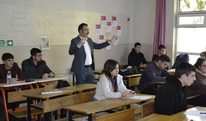 Kaymakam Ateş'ten okul ziyareti