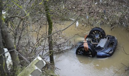 Dere yatağına otomobil düştü: 2 kız kardeş ölü bulundu
