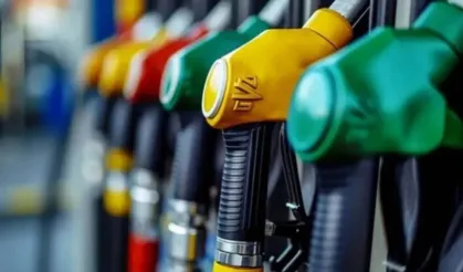 Akaryakıt fiyatlarında tarihi zirve: Motorin ve benzine yapılacak dev zam belli oldu