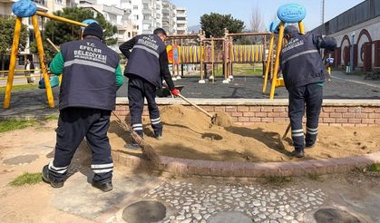 Efeler’de çocuk oyun parkları yenilendi