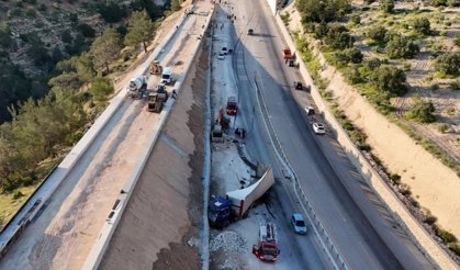 Freni boşalan tır şantiyeye daldı: 1 işçi hayatını kaybetti
