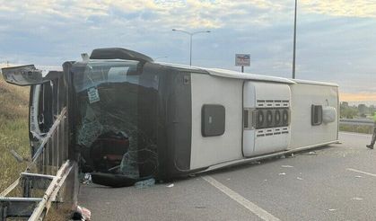 Otoyolda can pazarı: Devrilen otobüste 25 kişi yaralandı