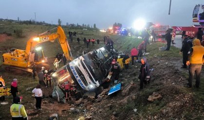 Kontrolden çıkan otobüs felaketi getirdi: 4 ölü, 15 yaralı