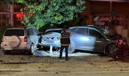 Feci kaza! İki otomobil çarpıştı: 2 ölü, 2 yaralı