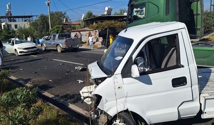 Kamyonet karşı şeride geçti, otomobile çarptı: 1 ölü, 2 yaralı