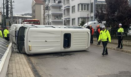 Servis ve dolmuş birbirine girdi: 16 yaralı