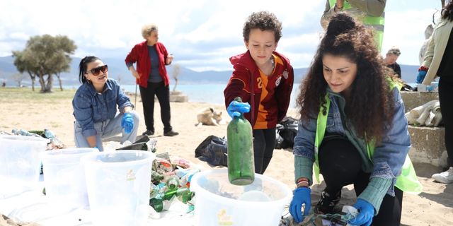 Didim Avrupa Deniz Çöpleri İzleme Programı kapsamında sahil temizliği yapıldı