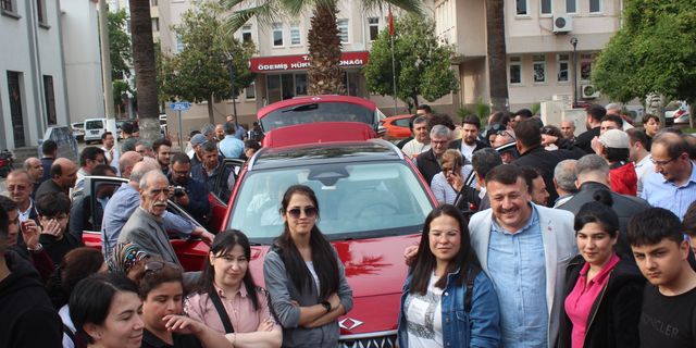 Türkiye'nin yerli otomobili Togg, Ödemiş'te tanıtıldı