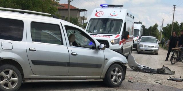 Otomobille hafif ticari aracın çarpışması sonucu 1 kişi öldü