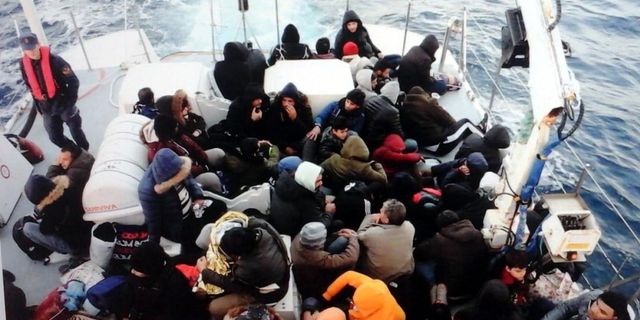500 düzensiz göçmeni taşıyan tekne Akdeniz açıklarında kayboldu
