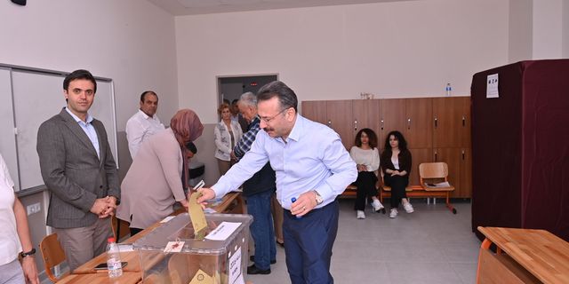Vali Aksoy, oyunu kullandı