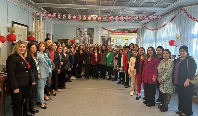 CHP’li kadınlardan Pembe Köşk’e ziyaret