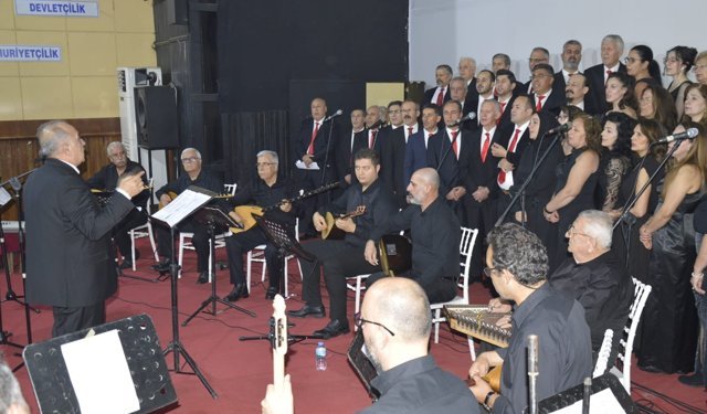 Çine, Atasını türkülerle andı